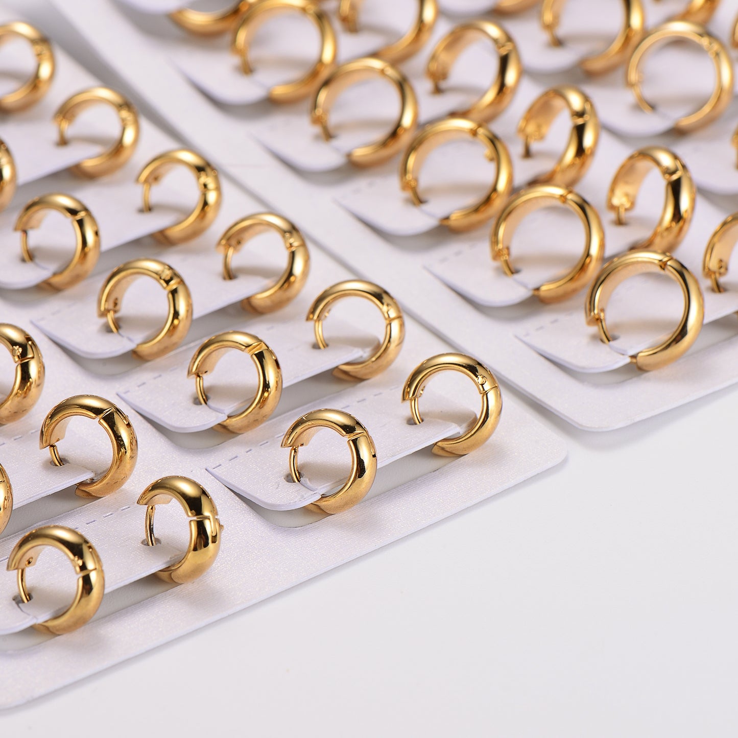 12 Pairs Vintage Style Classic 304 Stainless Steel Hoop Earrings - 4mm Wide