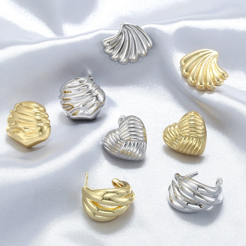 1 Pair Vintage Style 18K Gold Plated Sector Square Copper Ear Studs with Shell Stripe Texture Heart Hoops