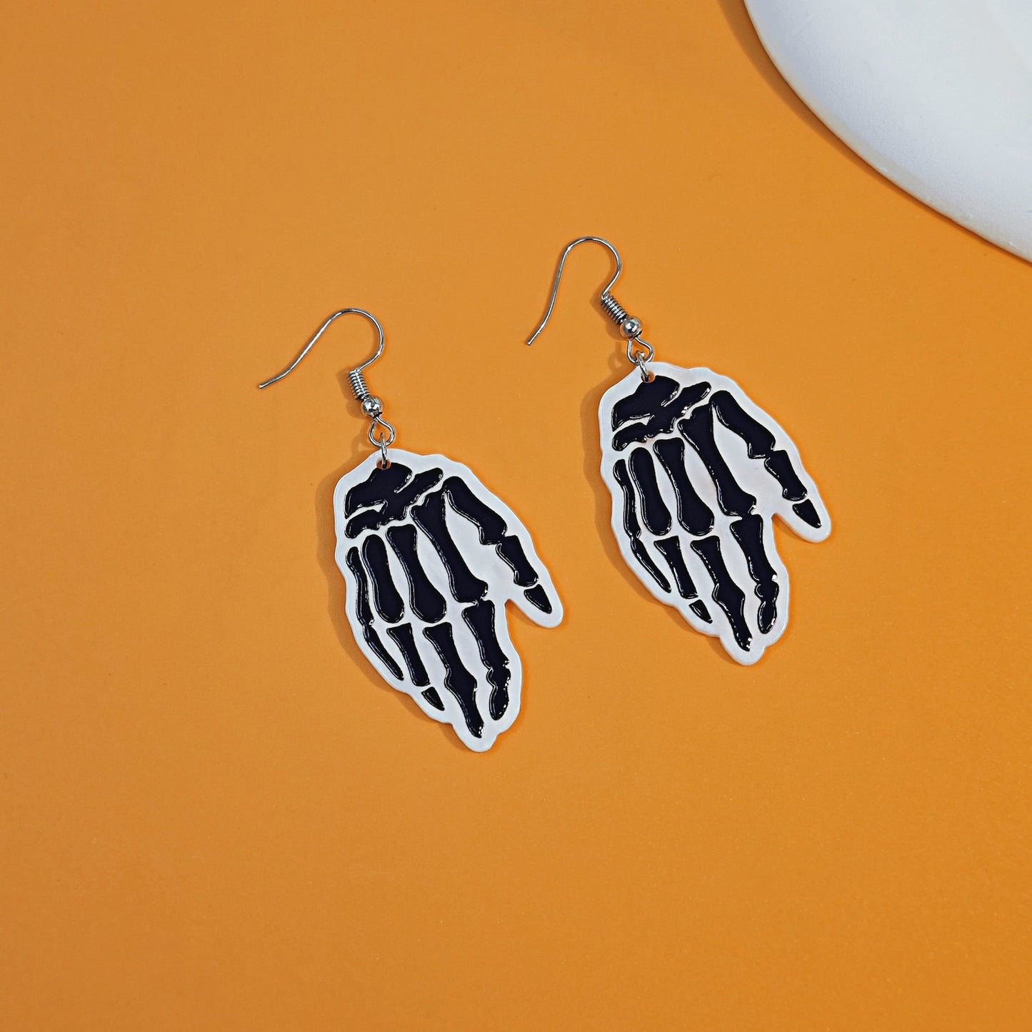 1 Pair Retro Color Block Ghost Hand Acetic Acid Drop Earrings