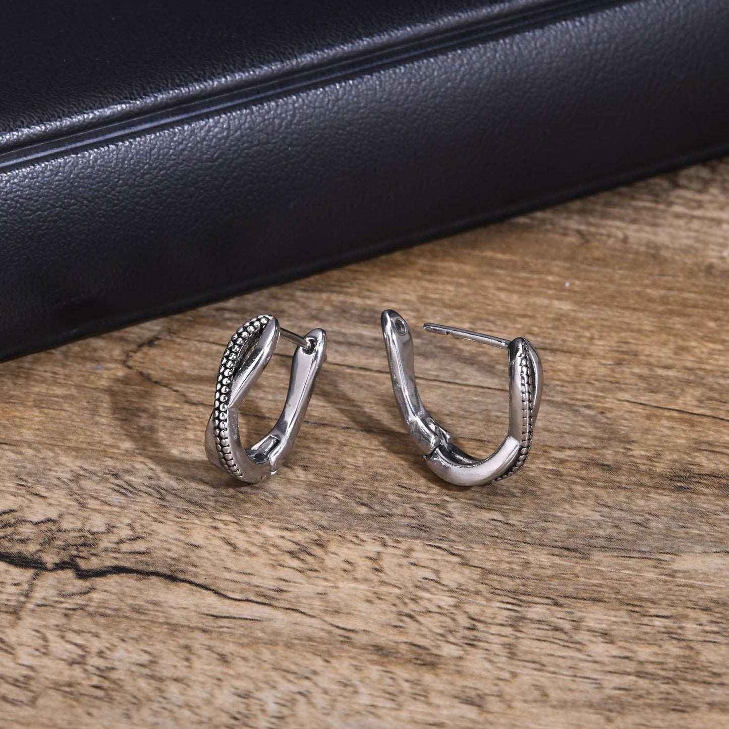 Retro Punk U Shape Enamel Carved Stainless Steel Earrings