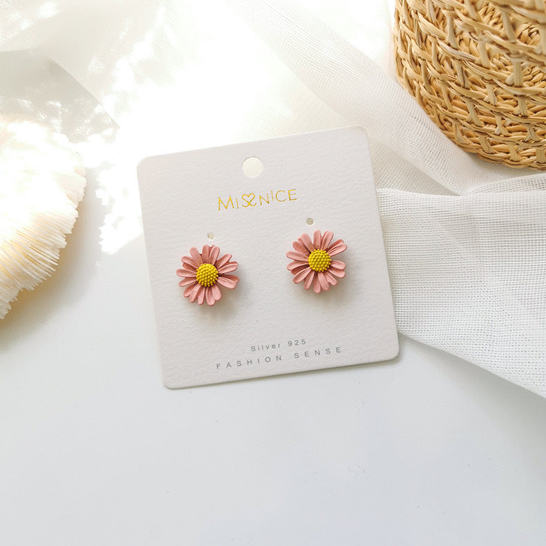Simple Daisy Flower Alloy Stud Earrings for Women