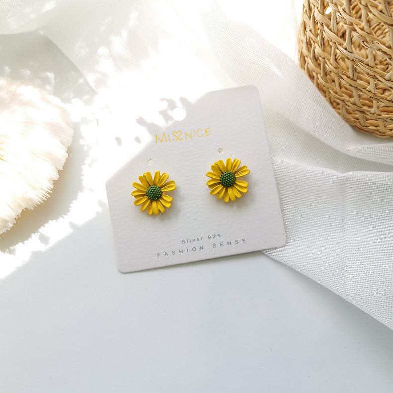 Simple Daisy Flower Alloy Stud Earrings for Women