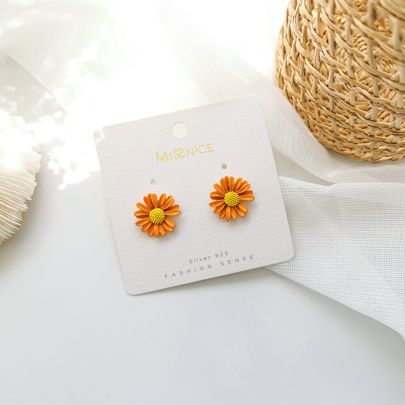 Simple Daisy Flower Alloy Stud Earrings for Women