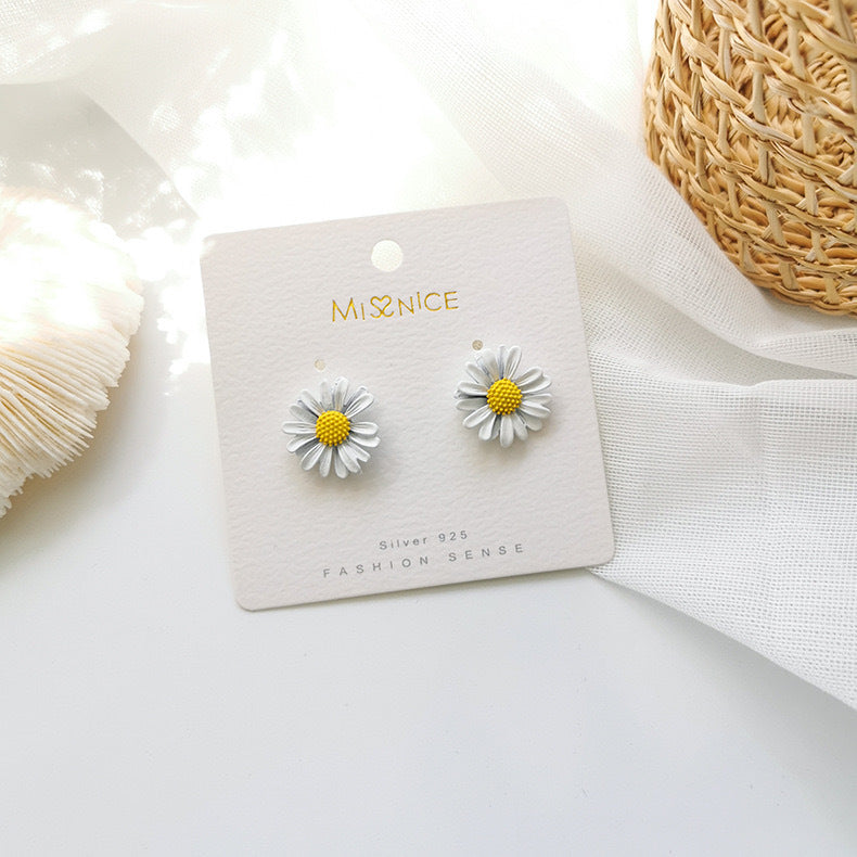 Simple Daisy Flower Alloy Stud Earrings for Women
