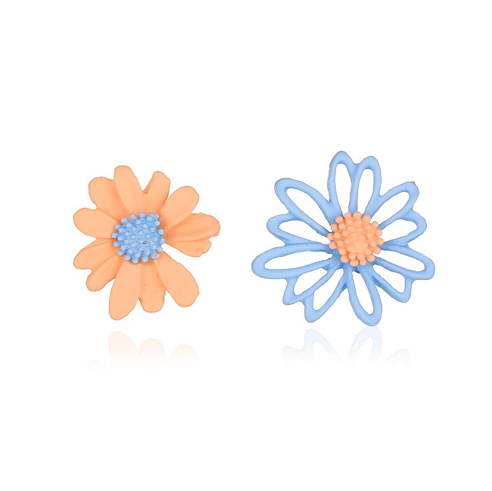 Summer Floral Asymmetric Daisy Earrings - Feminine and Chic Design