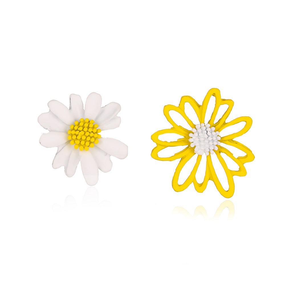 Summer Floral Asymmetric Daisy Earrings - Feminine and Chic Design