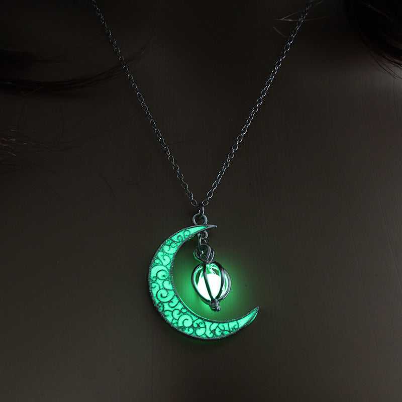 Luminous Moon Pumpkin Pendant Necklace - Halloween Glow Jewelry Accessory