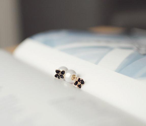 Elegant Dual-Sided Pearl Flower Alloy Earrings