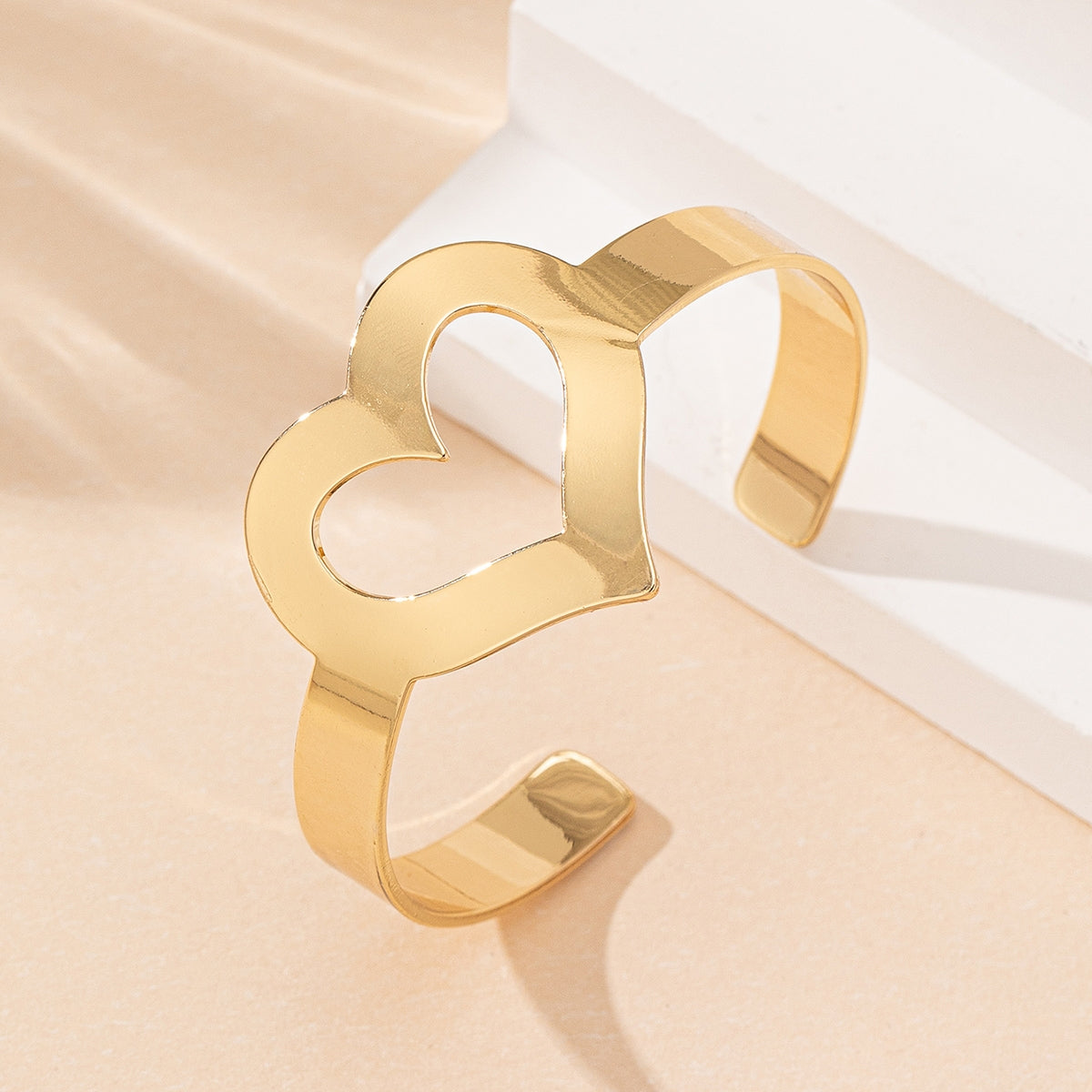 Elegant Heart Shape Openwork Bangle Bracelet 2024 Fashion Jewelry