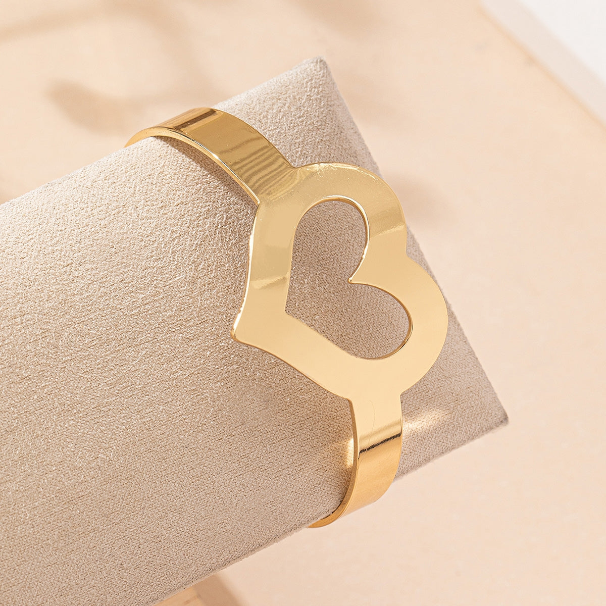 Elegant Heart Shape Openwork Bangle Bracelet 2024 Fashion Jewelry