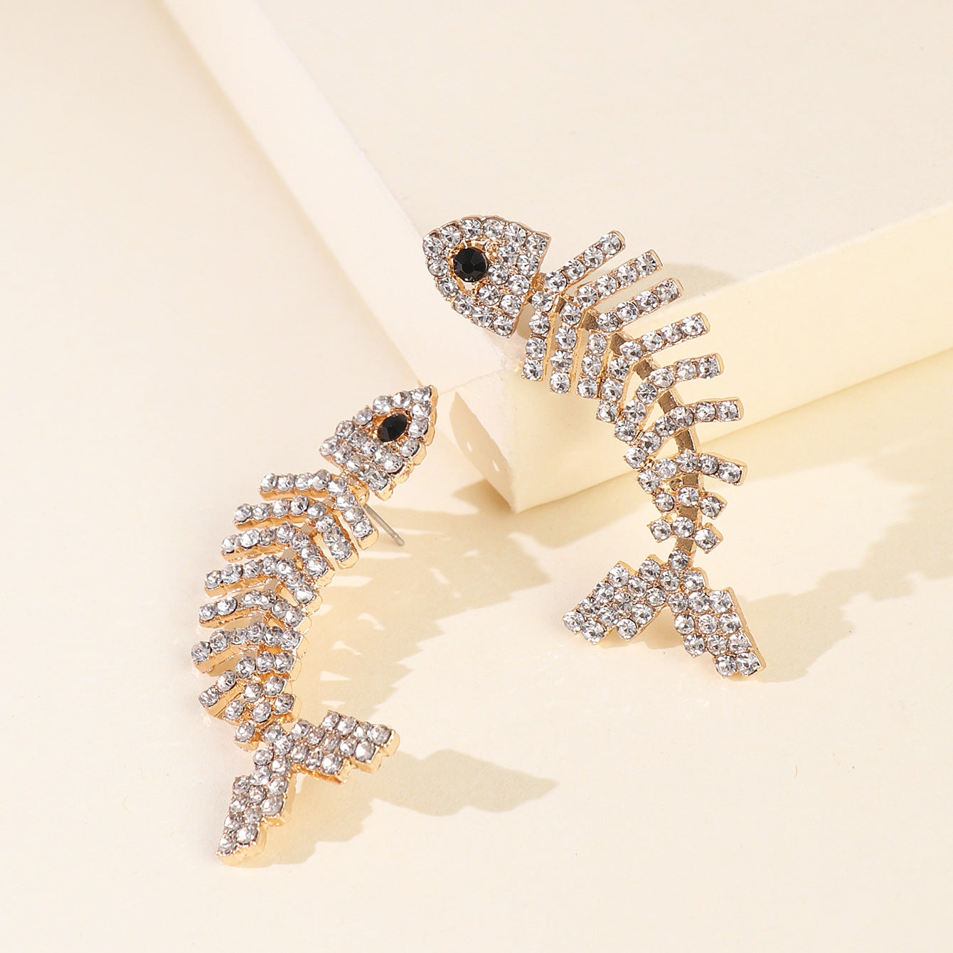 Exaggerated Diamond Fish Bone Claw Chain Fashion Earrings