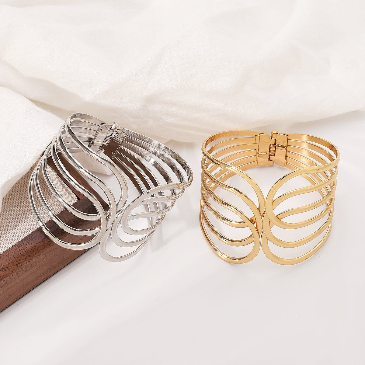 Hip-Hop Punk Geometric Alloy Plated Women's Bangle Bracelet