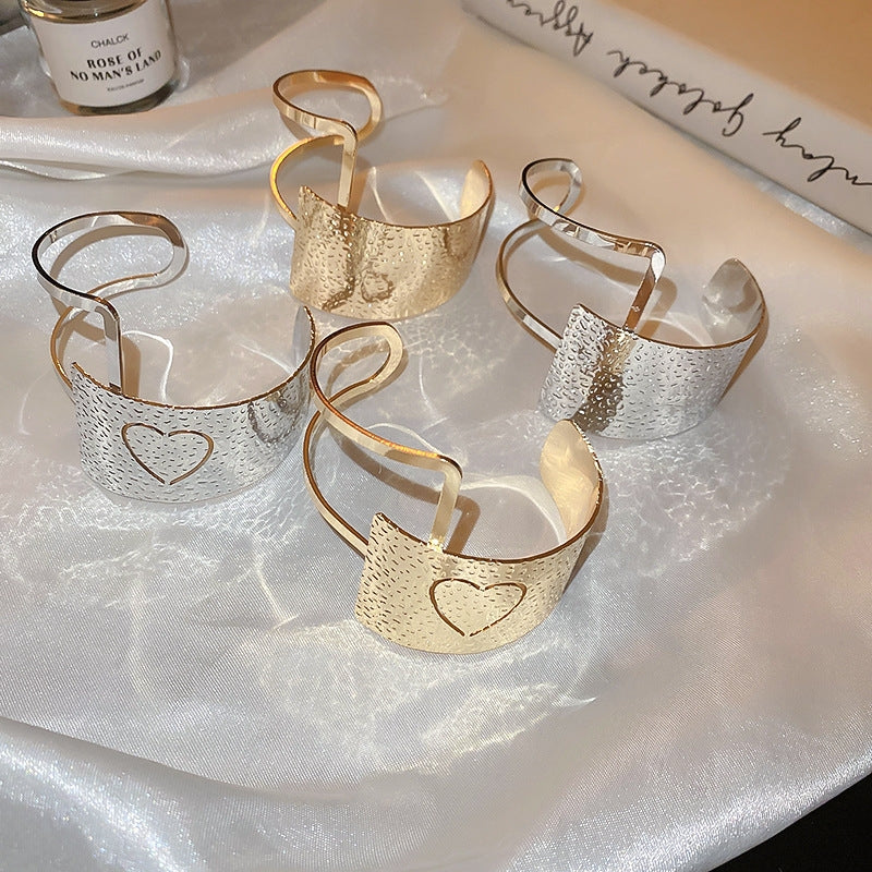 Luxurious Irregular Heart Metal Bangle Bracelet