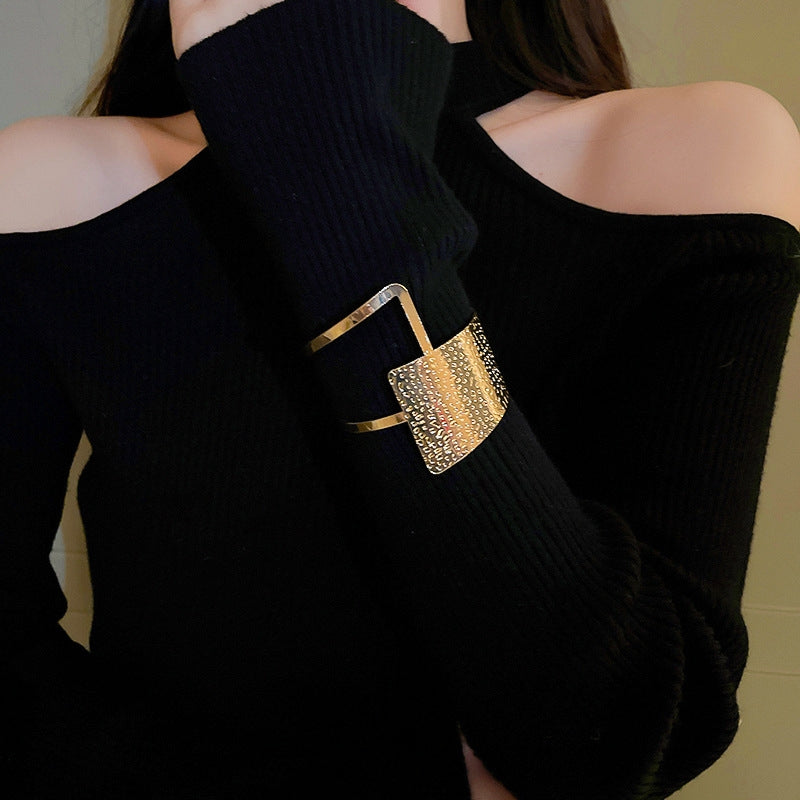Luxurious Irregular Heart Metal Bangle Bracelet