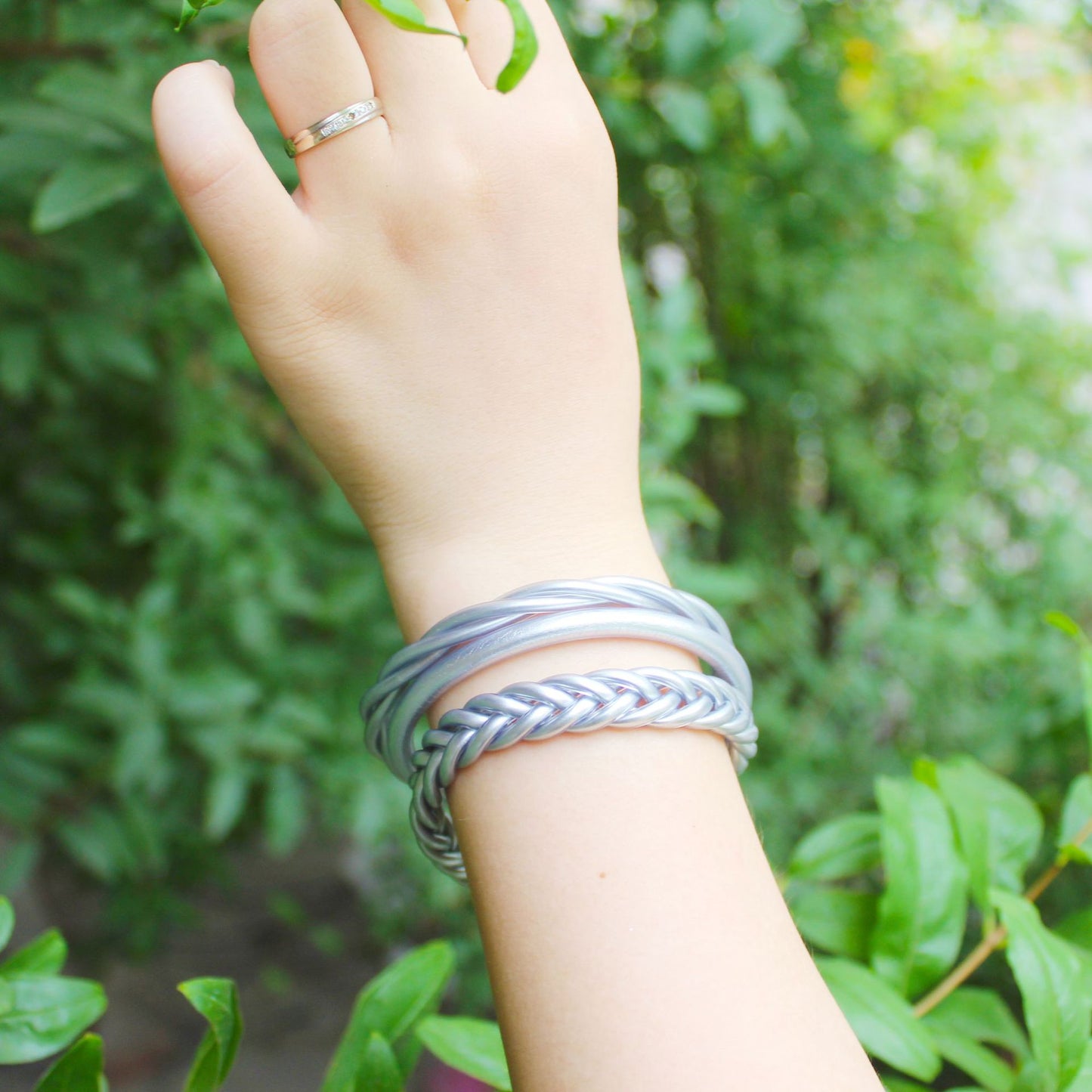 Simple Solid Color Resin Handmade Women's Bangle with Gold Foil Accents