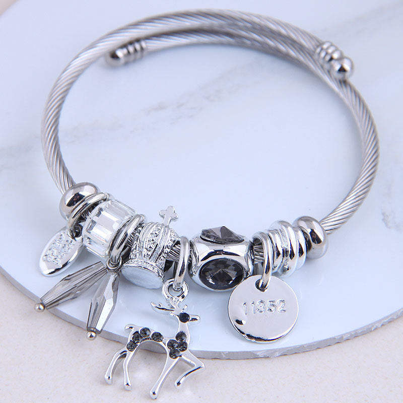 Fashion Metal Love Pendant Bracelet - Minimalist Heart Charm Accessory
