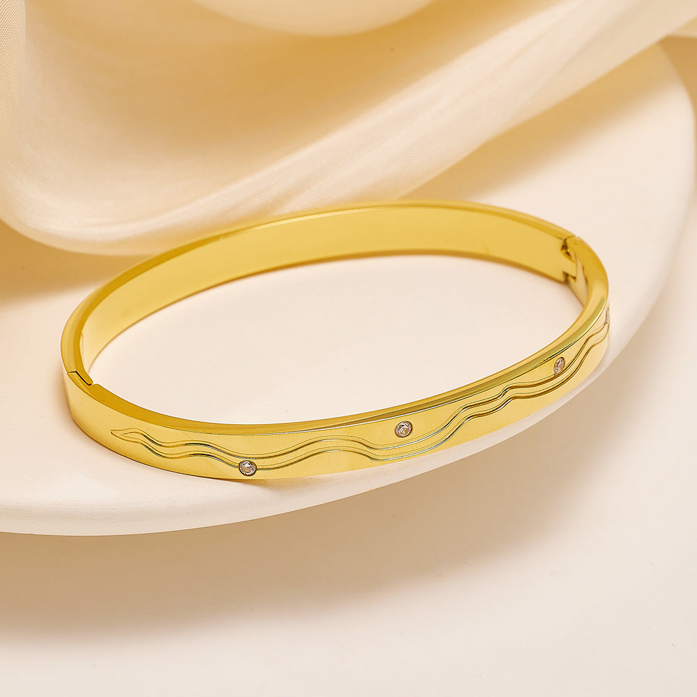 Simple Heart Shape Diamond Gold-Plated Titanium Steel Bangle Bracelet