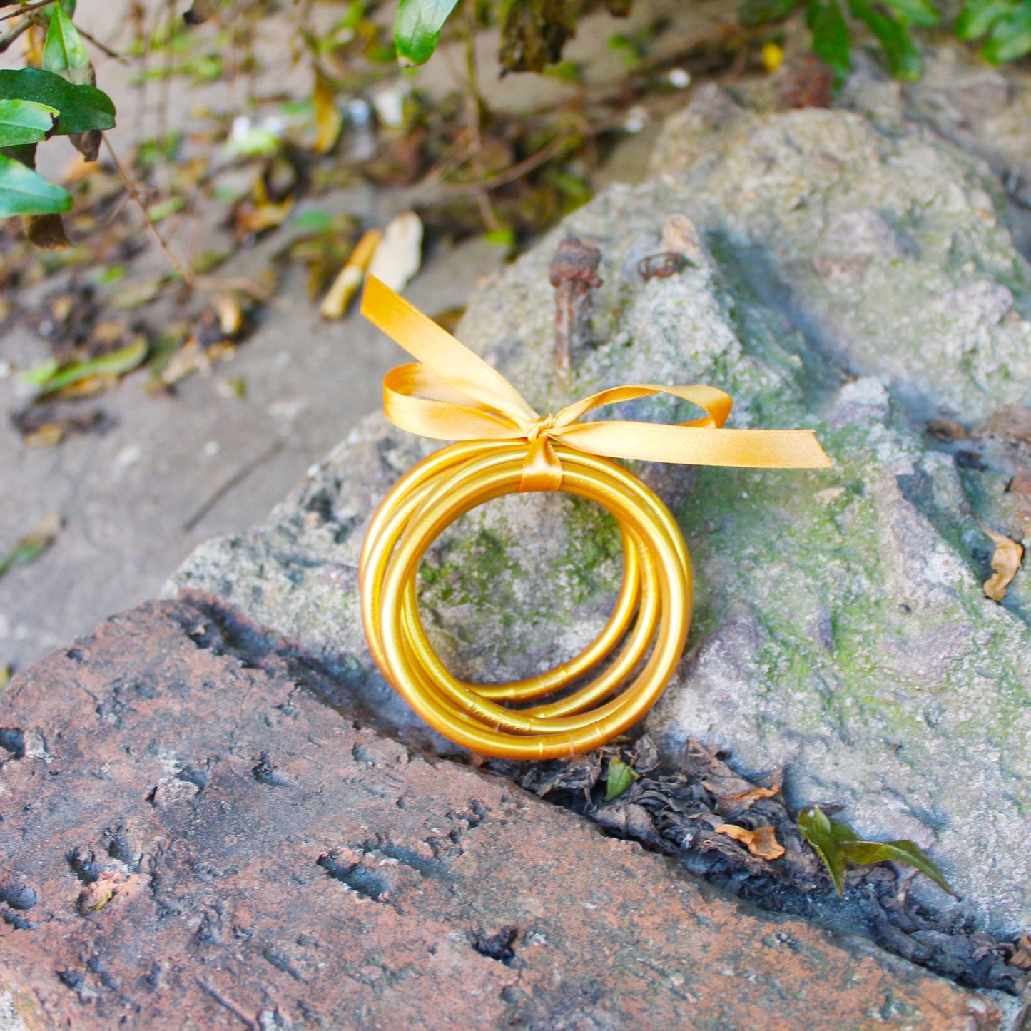 Simple Circle Gold Foil Women's Bangle Bracelet