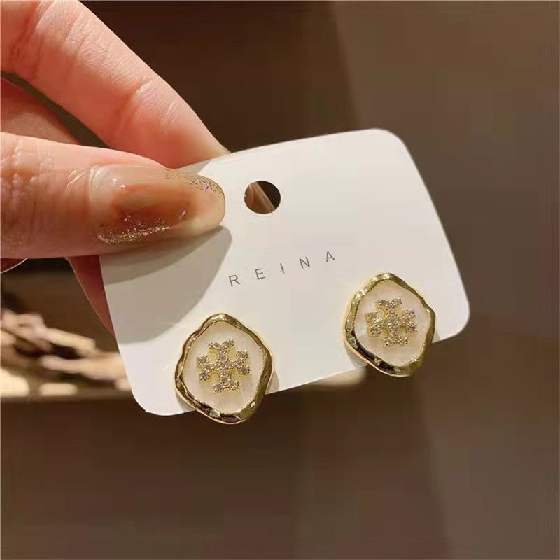 Retro Snowflake Shell Earrings with S925 Silver Needle