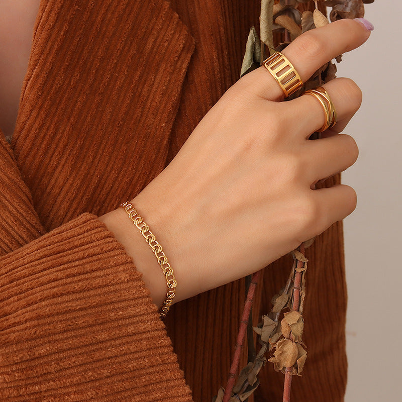 European American Geometric Interlocking Necklace Bracelet Set in 18K Gold Plated Titanium Steel