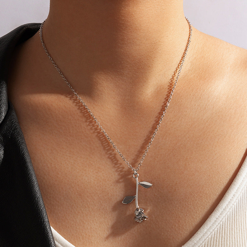 European American Valentine's Day Rose Pendant Necklace - Fashion Creative Four-Color Design