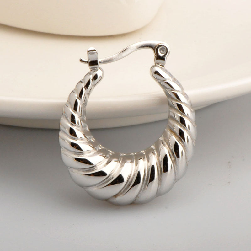 1 Pair Minimalist Crescent Hoop Earrings in 18K Gold Plated Titanium Steel