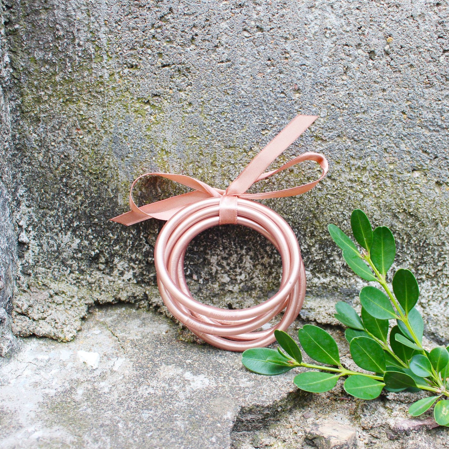 Simple Circle Gold Foil Women's Bangle Bracelet