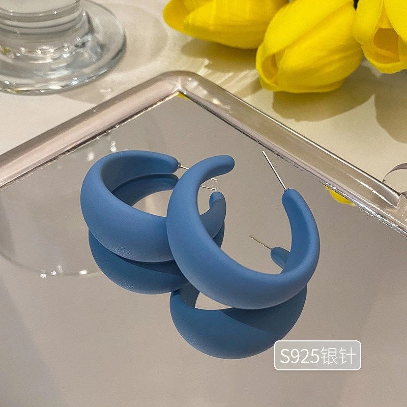 Simple Retro Matte C-Shaped Hoop Earrings 2023