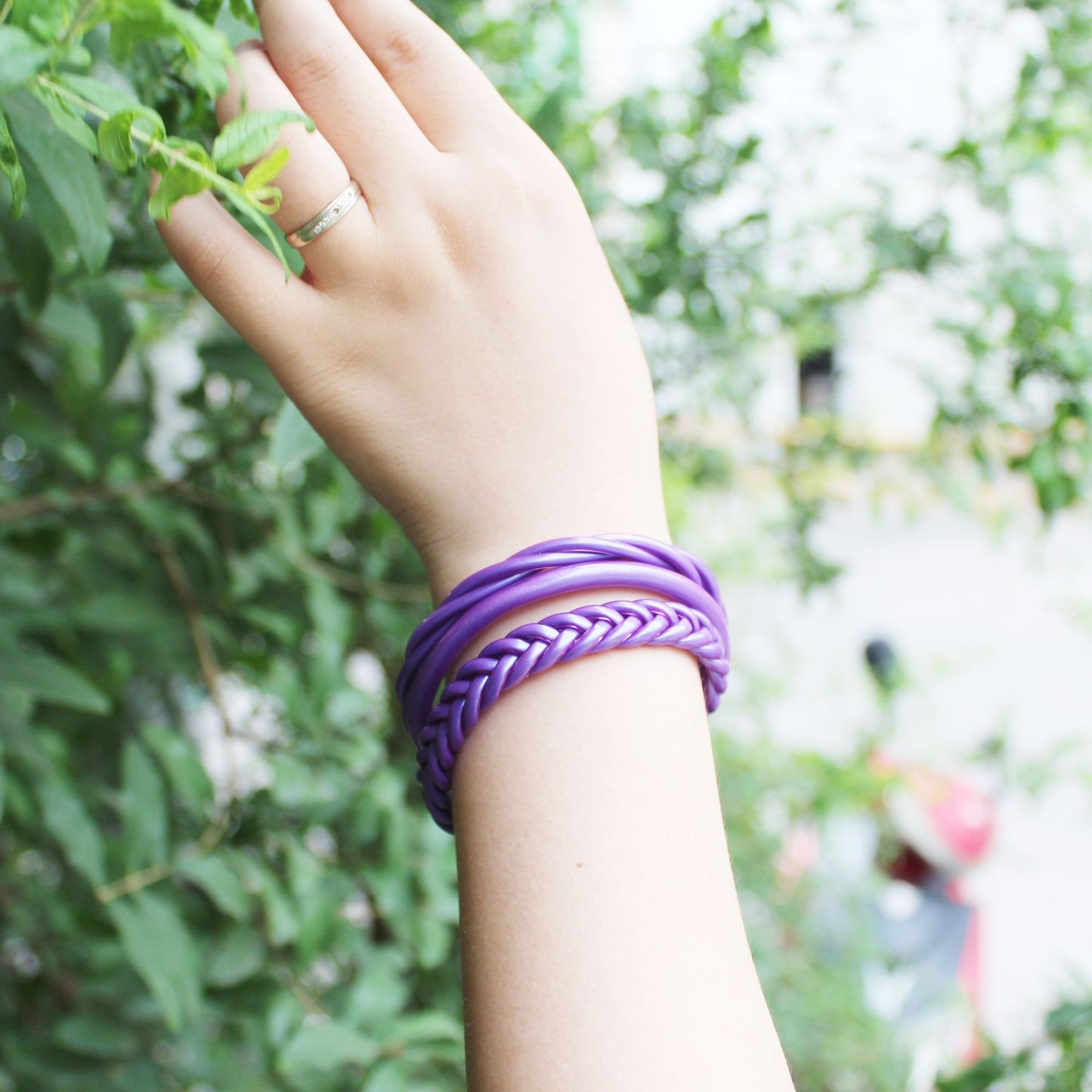 Simple Solid Color Resin Handmade Women's Bangle with Gold Foil Accents