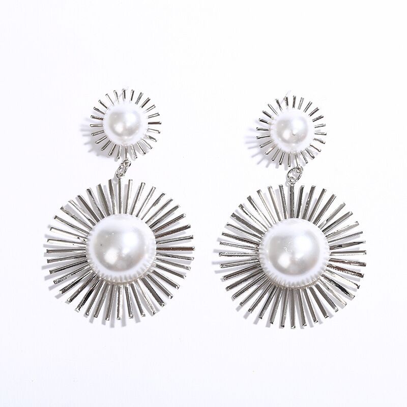 European Fashion Pearl & Hollow Flower Metal Earrings for Women