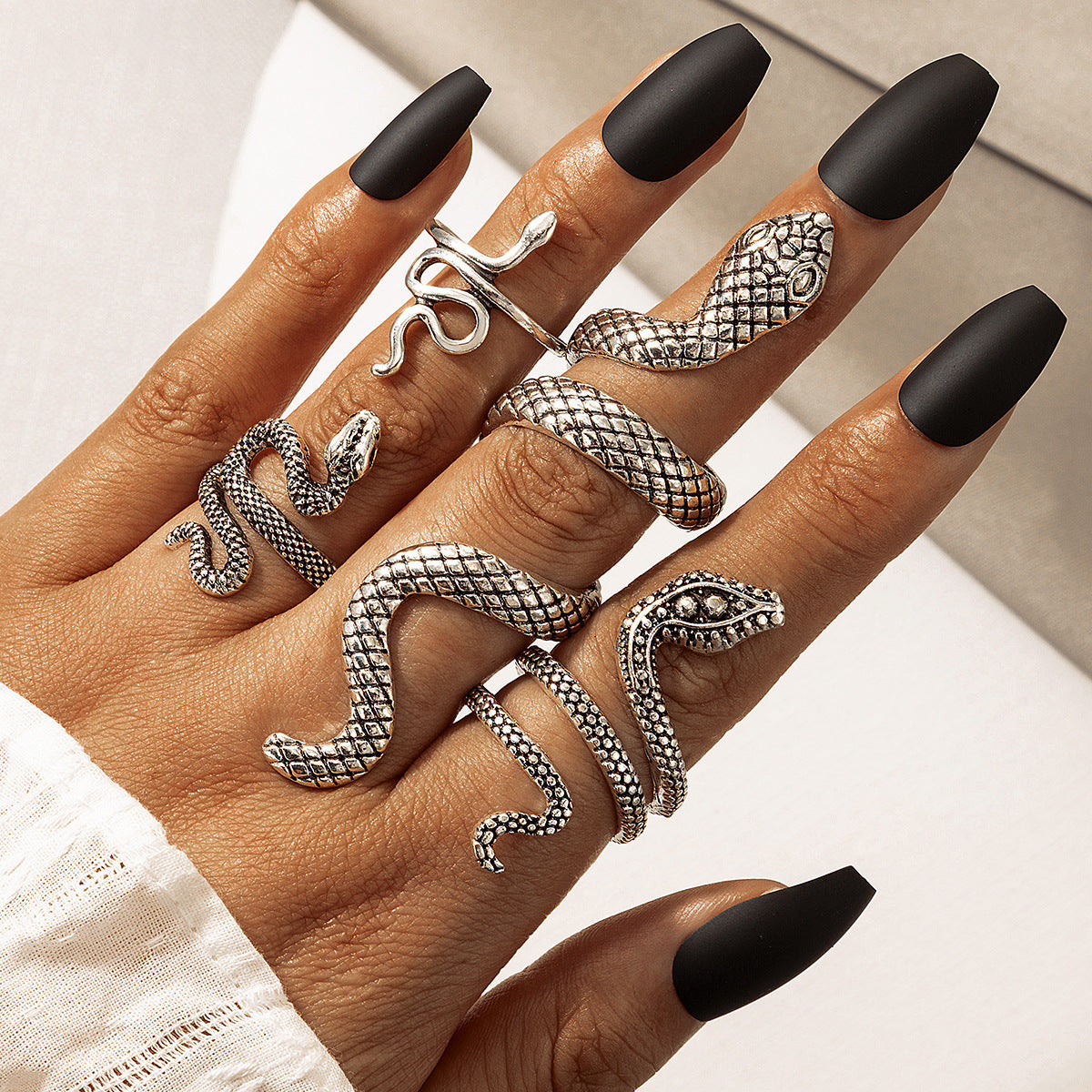 Retro Snake-Shaped 4-Piece Ring Set for Men - Punk Style Animal Design