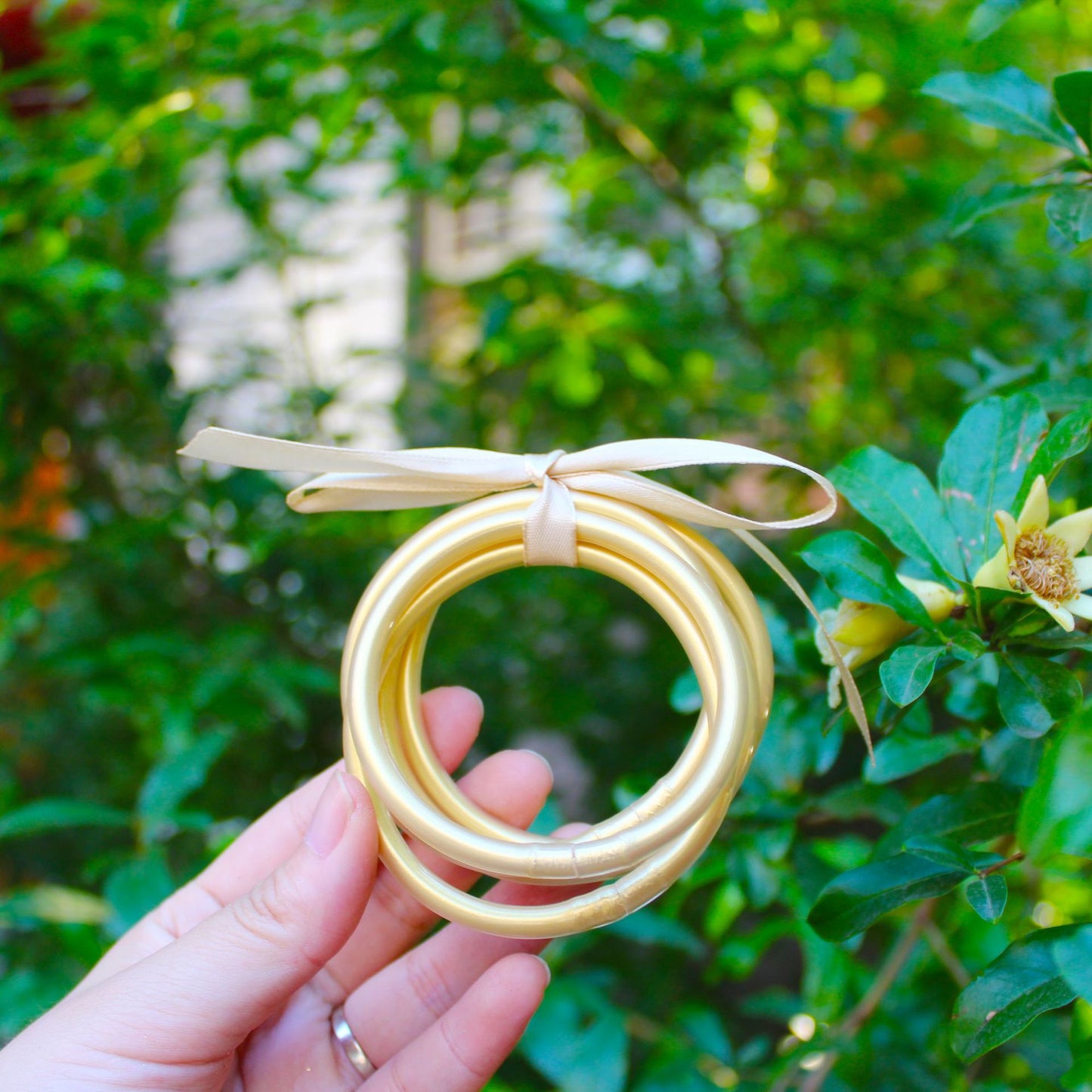 Simple Circle Gold Foil Women's Bangle Bracelet
