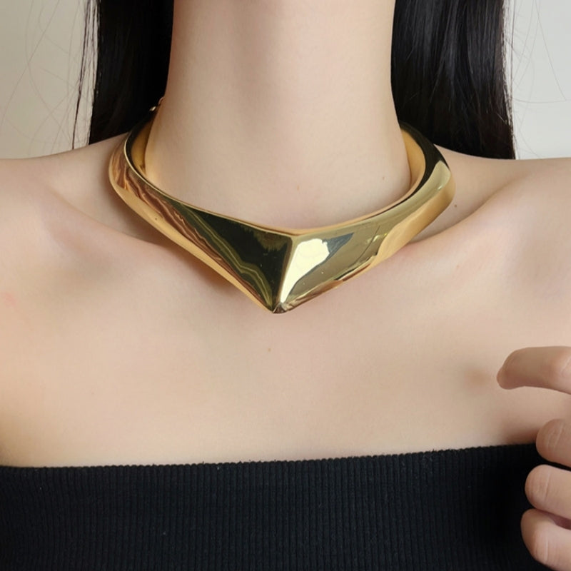 Retro Alloy Plated Women's V-Shaped Choker Necklace