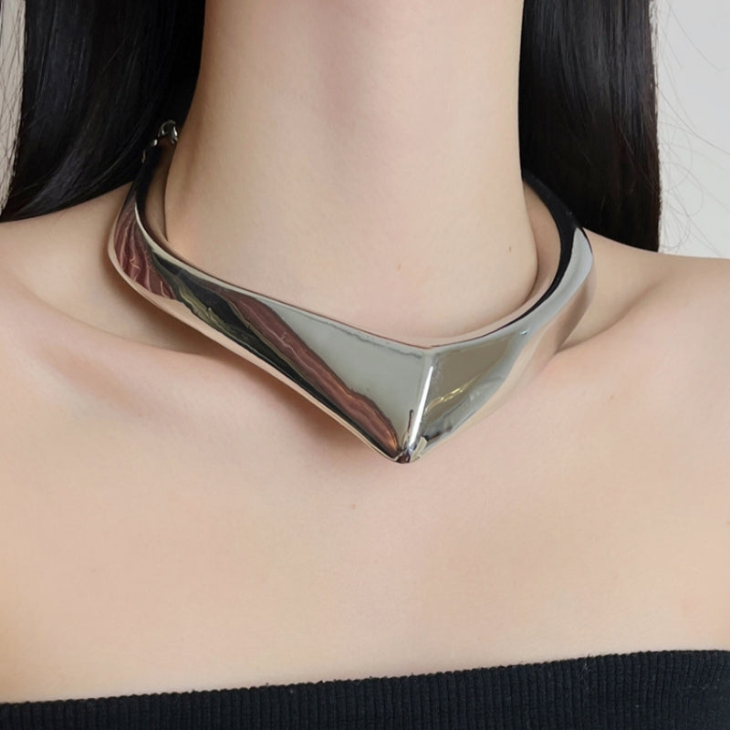Retro Alloy Plated Women's V-Shaped Choker Necklace