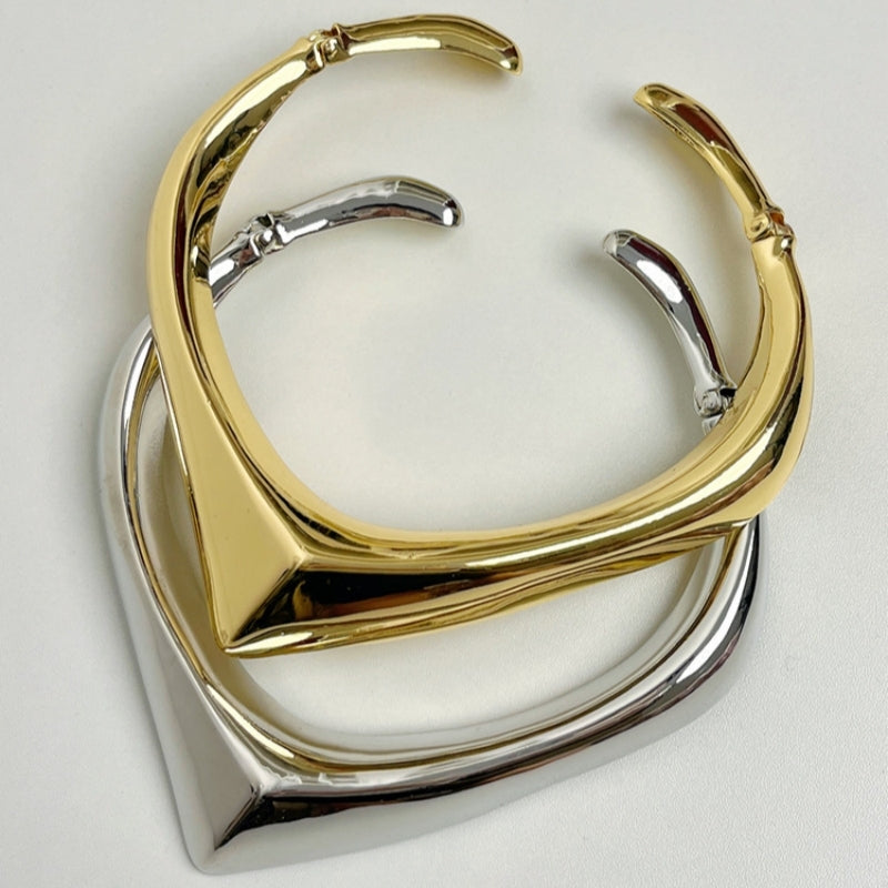 Retro Alloy Plated Women's V-Shaped Choker Necklace