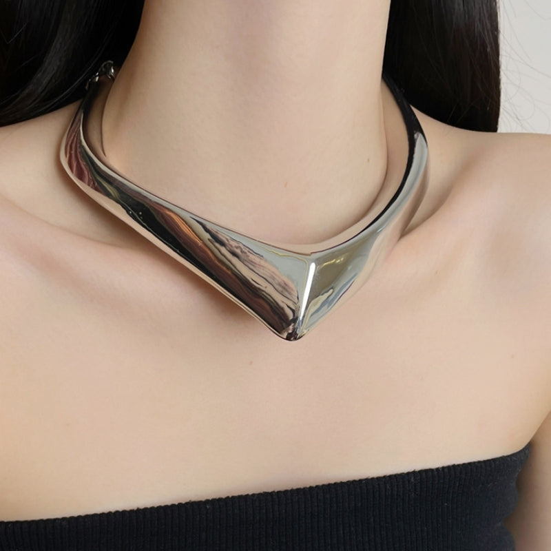 Retro Alloy Plated Women's V-Shaped Choker Necklace