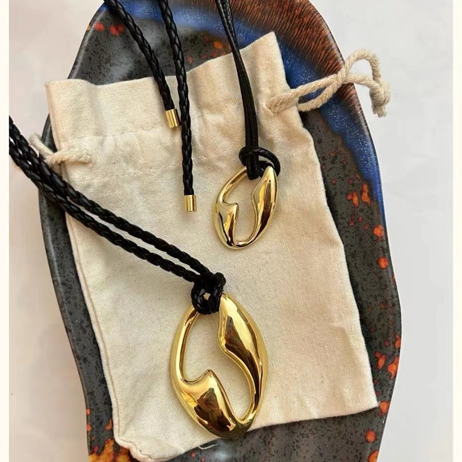 Color Block Imitation Leather Necklace with Gold T-Bar Pendant and Vintage Chain Design