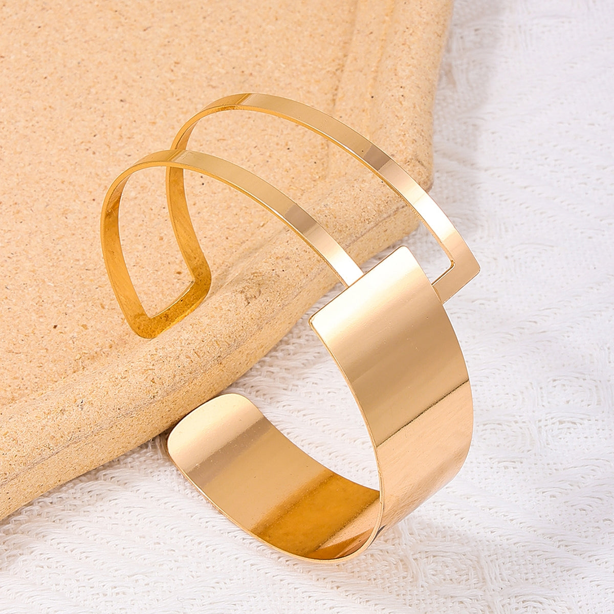 Simple Geometric Solid Color Alloy Women's Bangle