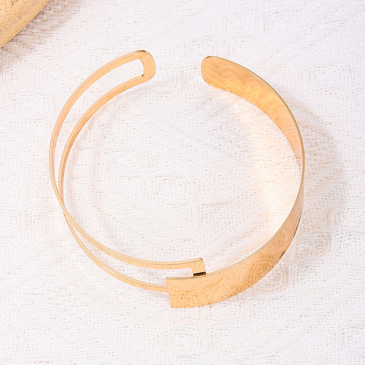 Simple Geometric Solid Color Alloy Women's Bangle