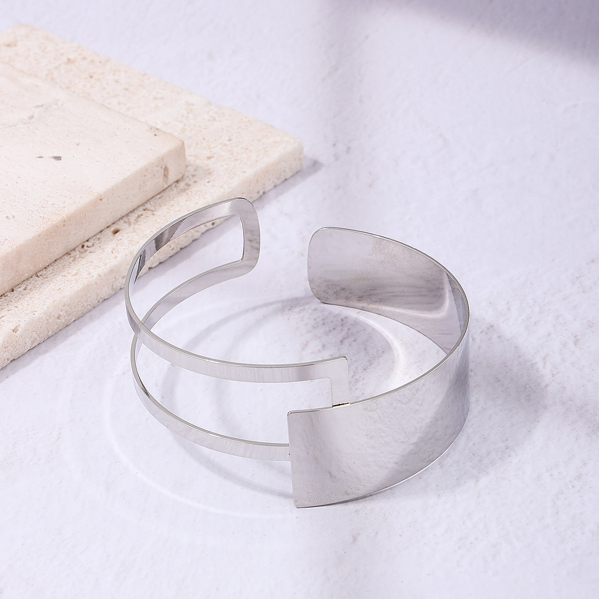 Simple Geometric Solid Color Alloy Women's Bangle