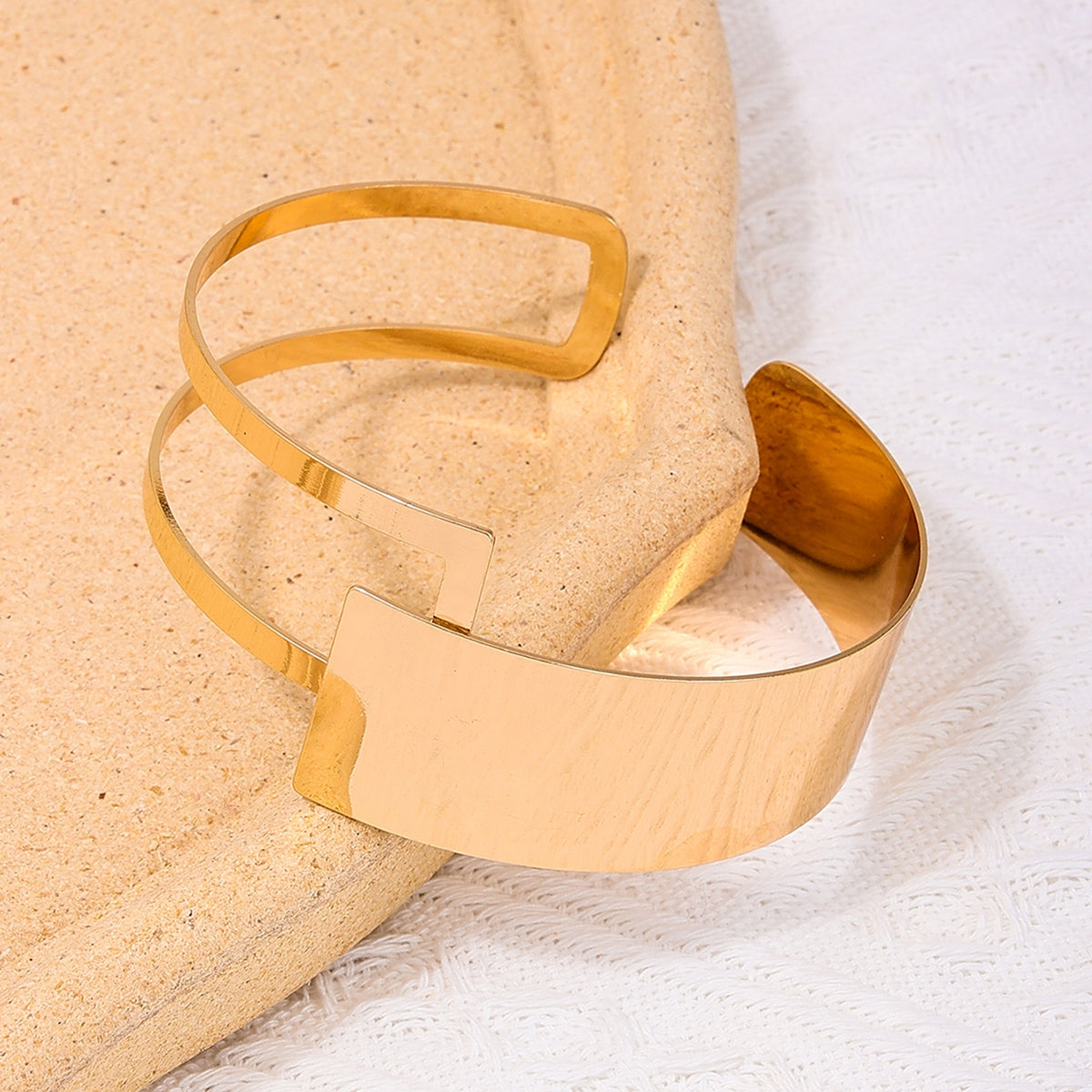 Simple Geometric Solid Color Alloy Women's Bangle