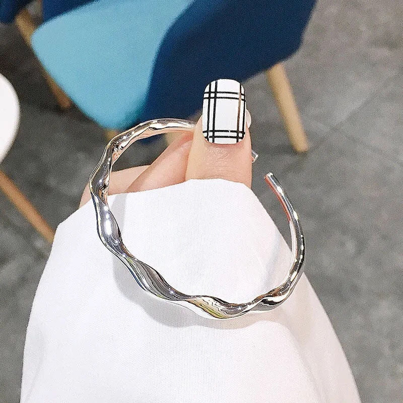 Simple Mobius Twist Silver Plated Women's Bangle Bracelet