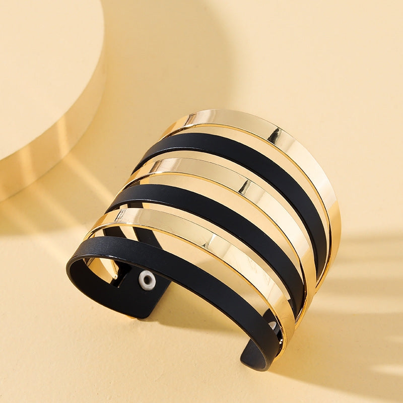 Streetwear Geometric Alloy Plated Women's Bangle with Dual-Tone Open Cuff Design
