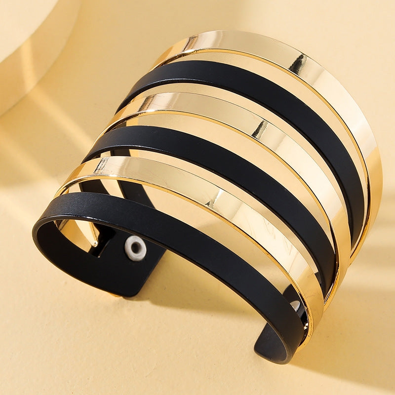 Streetwear Geometric Alloy Plated Women's Bangle with Dual-Tone Open Cuff Design
