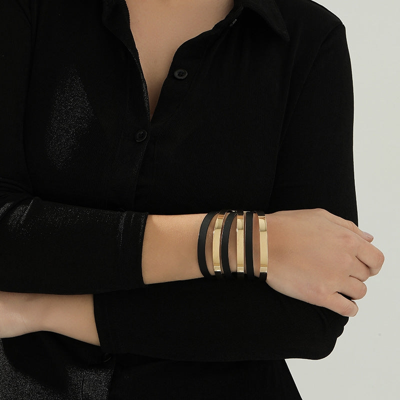 Streetwear Geometric Alloy Plated Women's Bangle with Dual-Tone Open Cuff Design