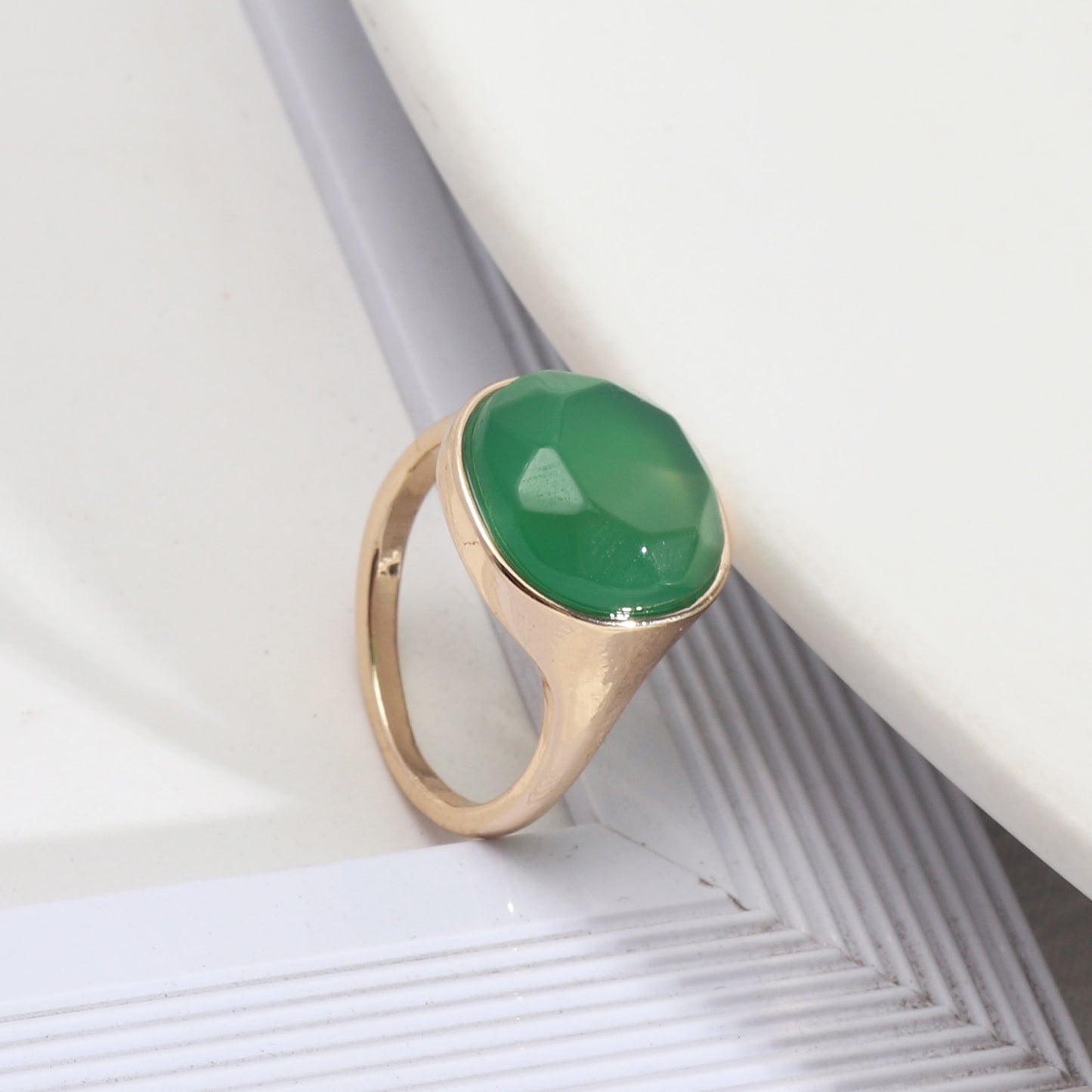 Vintage Round Alloy Inlay Natural Stone Women's Fashion Ring