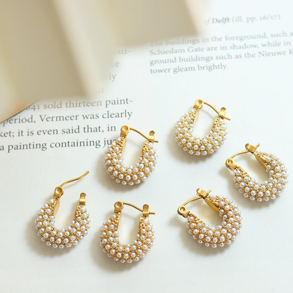 1 Pair Elegant Baroque U-Shape Titanium Steel Earrings with Inlay Artificial Pearls and 18K Gold Plating