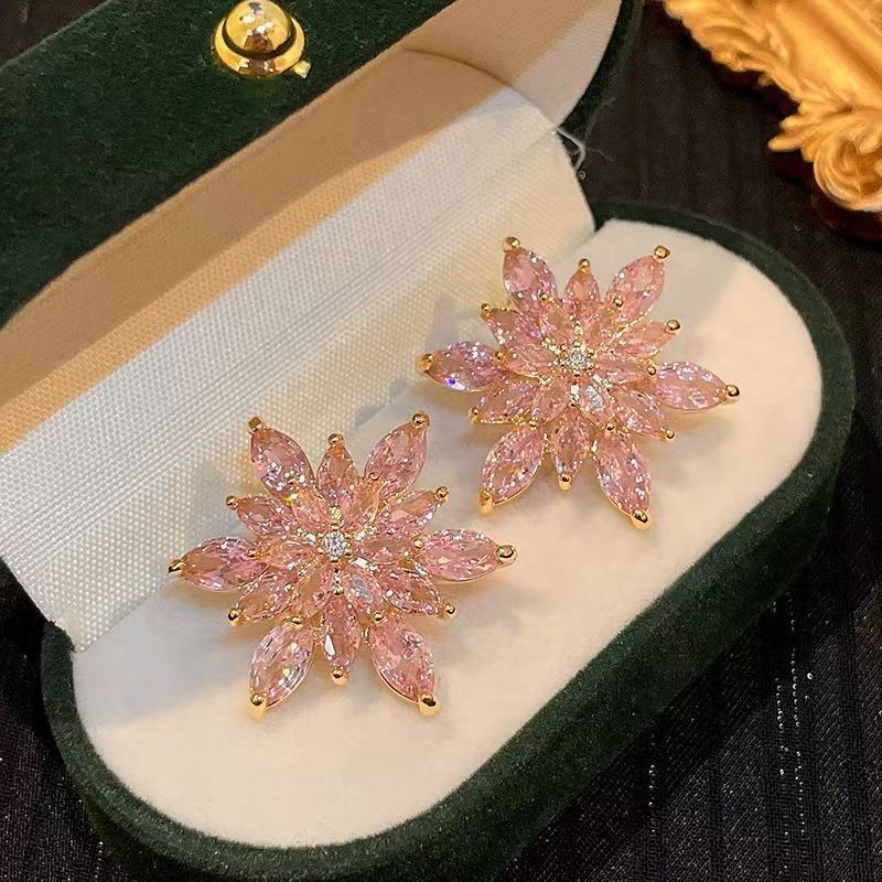1 Pair Elegant Crystal Flower Stud Earrings