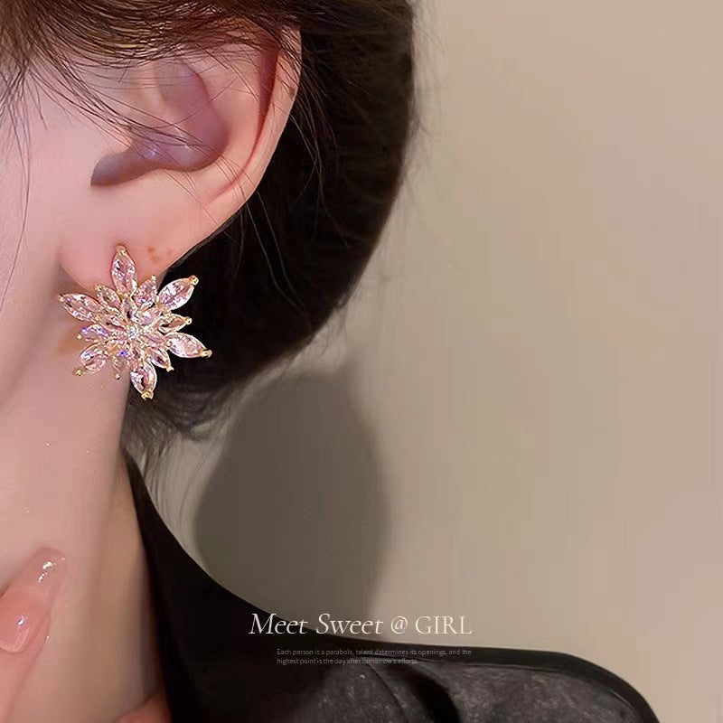 1 Pair Elegant Crystal Flower Stud Earrings
