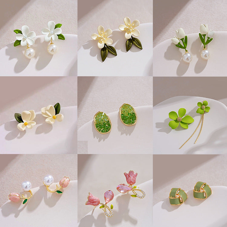 Sweet Floral Crystal Stud Earrings - Elegant Green Design
